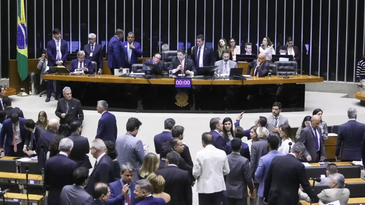 Bancada do Pará vota em peso para derrubar vetos de Lula e aprovar medidas que aumentam a conta de luz e o Fundo Partidário