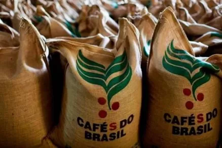 Tarifa de 50% imposta por Trump ao café brasileiro eleva preços nos EUA